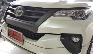 Wrap กระจังหน้าดำด้าน Toyota Fortuner (Matte Black) [2]