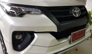 Wrap กระจังหน้าดำด้าน Toyota Fortuner (Matte Black) [3]