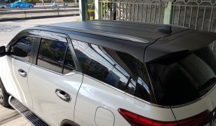 Wrap ครึ่งคันดำด้าน Toyota Fortuner (Matte Black) [1]