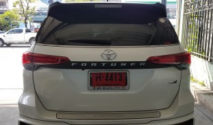 Wrap คิ้วฝากระโปรงหลัง Toyota Fortuner (Matte Black) [1]