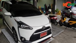 หุ้มฟิล์มหลังคาแก้ว Toyota Sienta (2)