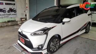 หุ้มฟิล์มหลังคาแก้ว Toyota Sienta (1) หุ้มฟิล์มหลังคาแก้ว Toyota Sienta (1)