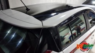 หุ้มฟิล์มหลังคาแก้ว Toyota Yaris (2)