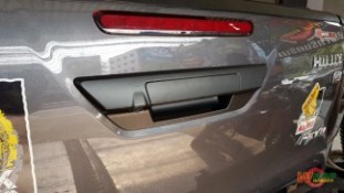 Wrap เปลี่ยนสีมือเปิดฝาท้ายดำด้าน Toyota Revo