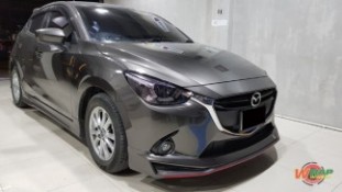 หุ้มฟิล์มไฟหน้า Mazda 2 สีสโมคอ่อน (1)