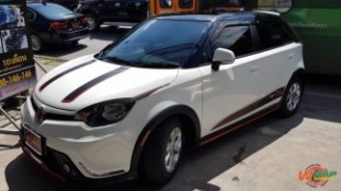 Wrap เปลี่ยนสีรถ MG3 สีขาว (Glossy Black ครึ่งคัน)