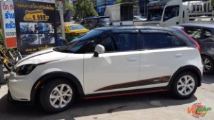 Wrap เปลี่ยนสีรถ MG3 สีขาว (Glossy Black ครึ่งคัน) [1]