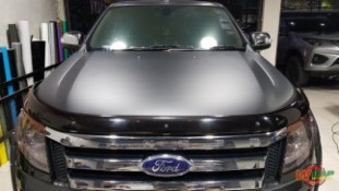 Wrap เปลี่ยนสีฝากระโปรงหน้าดำด้าน Ford Ranger (2)