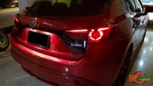 หุ้มฟิล์มไฟหลัง Mazda3 สีดำเข้ม (2)