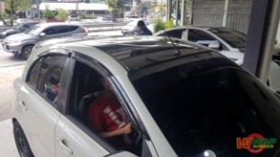 หุ้มฟิล์มหลังคาแก้ว Nissan March