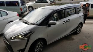 หุ้มฟิล์มหลังคาแก้ว Toyota Sienta