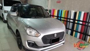 Wrap เปลี่ยนสีรถ Suzuki Swift (Glossy Black ครึ่งคัน)