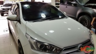 หุ้มฟิล์มหลังคาแก้ว Toyota Yaris (2)