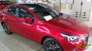 หุ้มฟิล์มหลังคาแก้ว Mazda 2 (1)